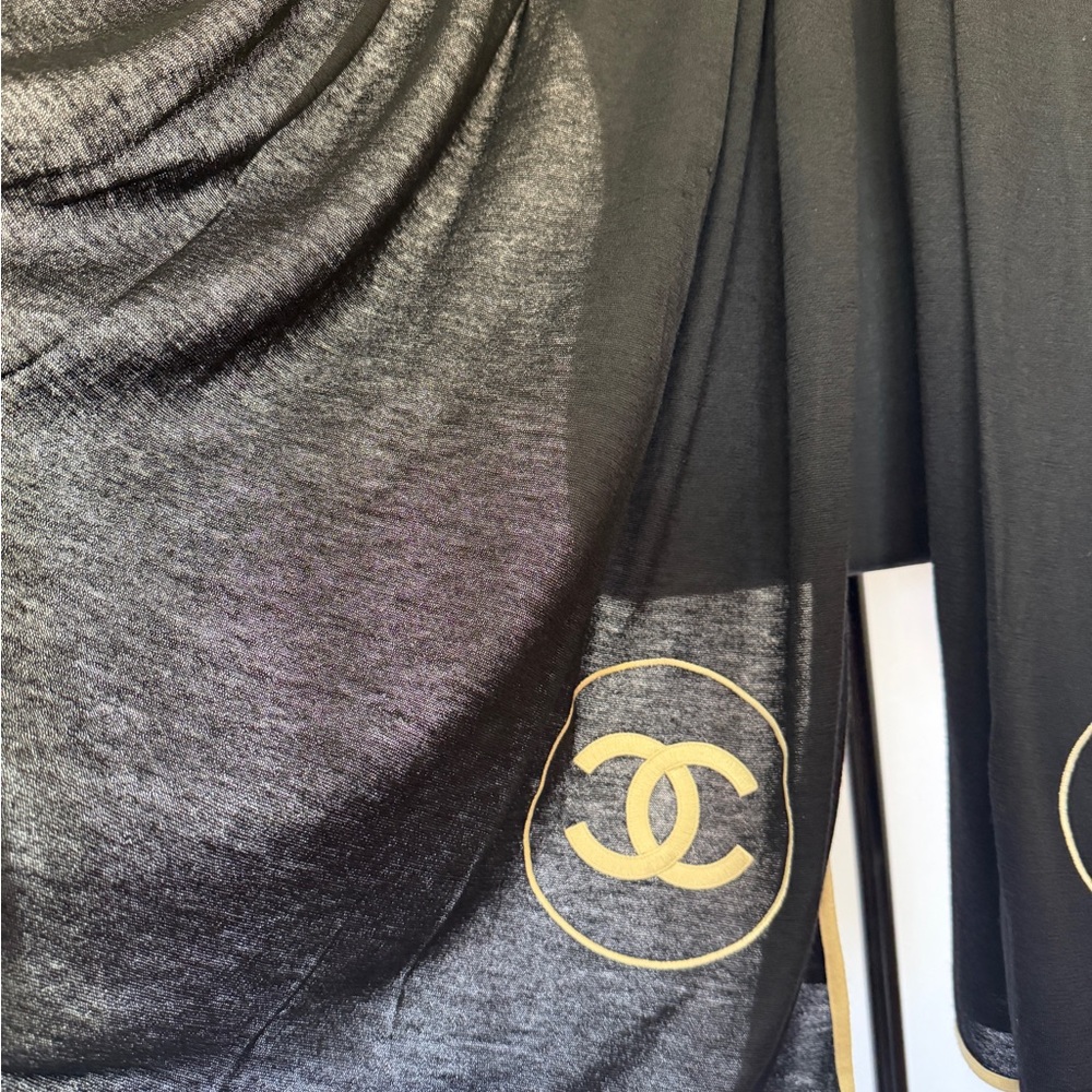 Classic Chanel CC Cashmere Scarf. Black & Ivory - Picture 6 of 7
